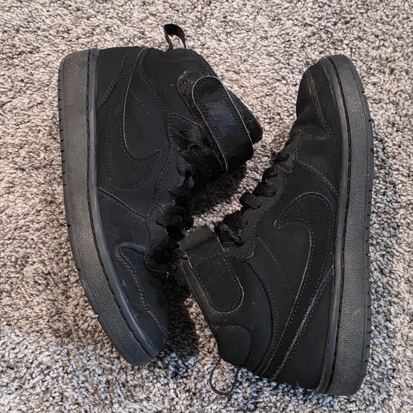 Nike Court Borough Mid BOYS Size 4Y - Picture 2 of 5